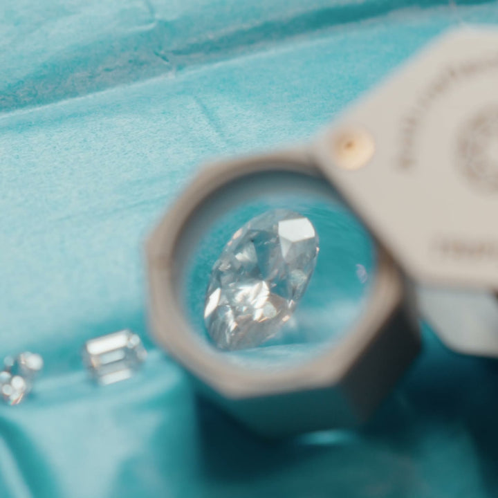 Pierres et metaux expliques en boutique