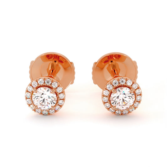 Photo packshot des boucles d'oreilles Orion en diamants naturels et or rose, forme ronde avec halo.