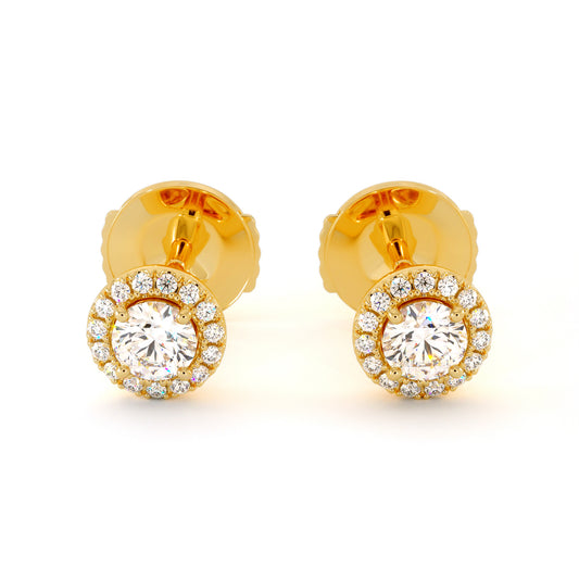 Photo packshot des boucles d'oreilles Orion en diamants naturels et or jaune, forme ronde avec halo.