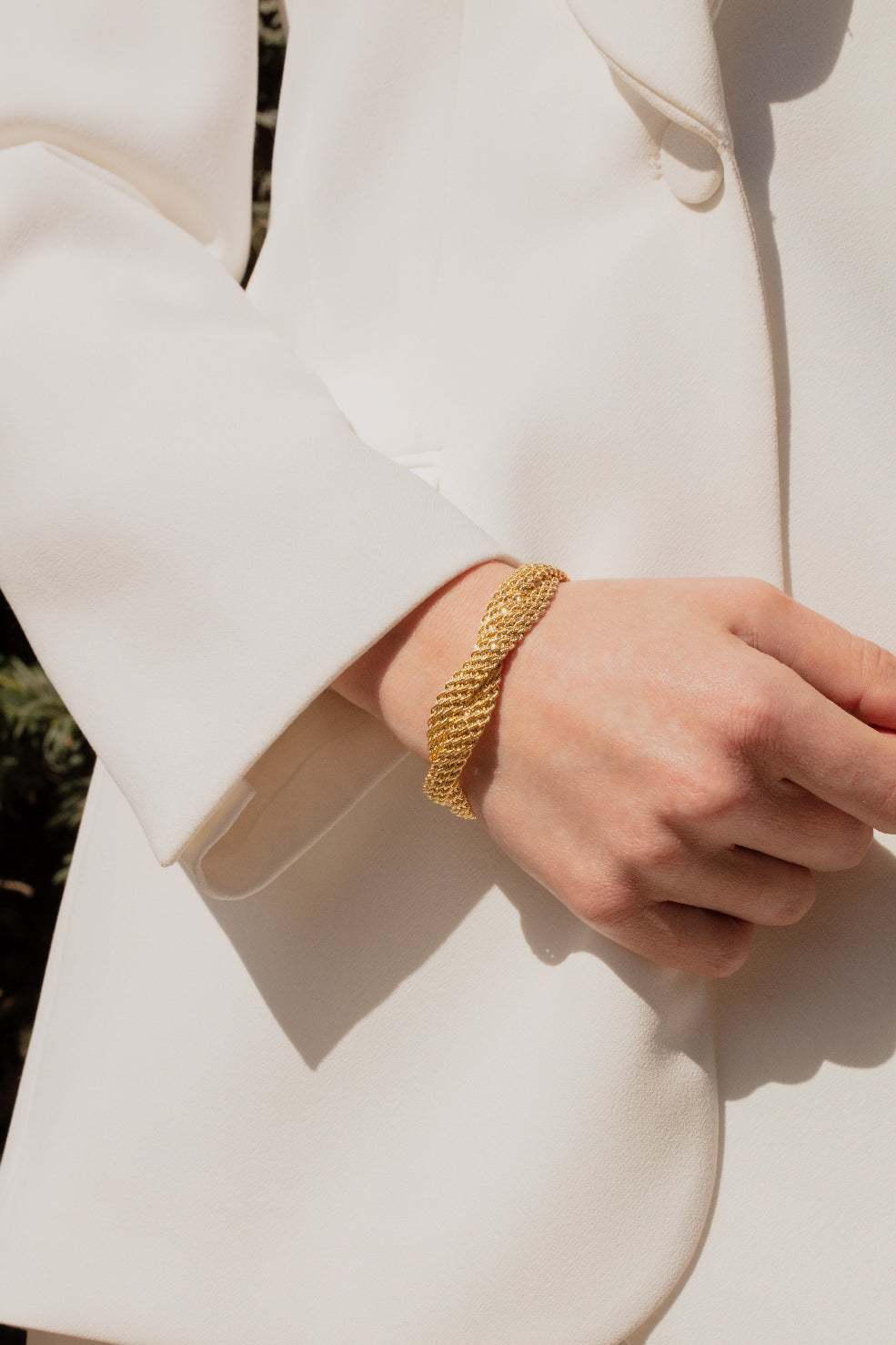 Photo porté du bracelet maille Emmy en or 18 carats
