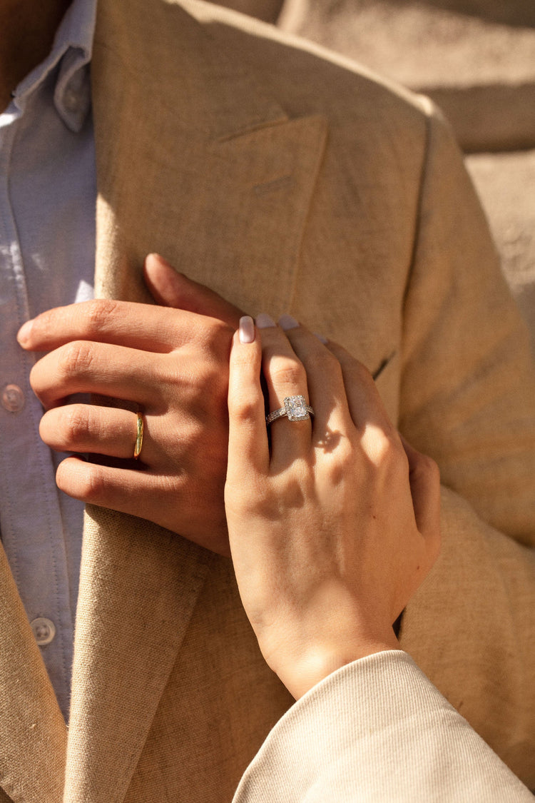 Photos portés de nos duos de bagues de fiançailles de la collection Just Love