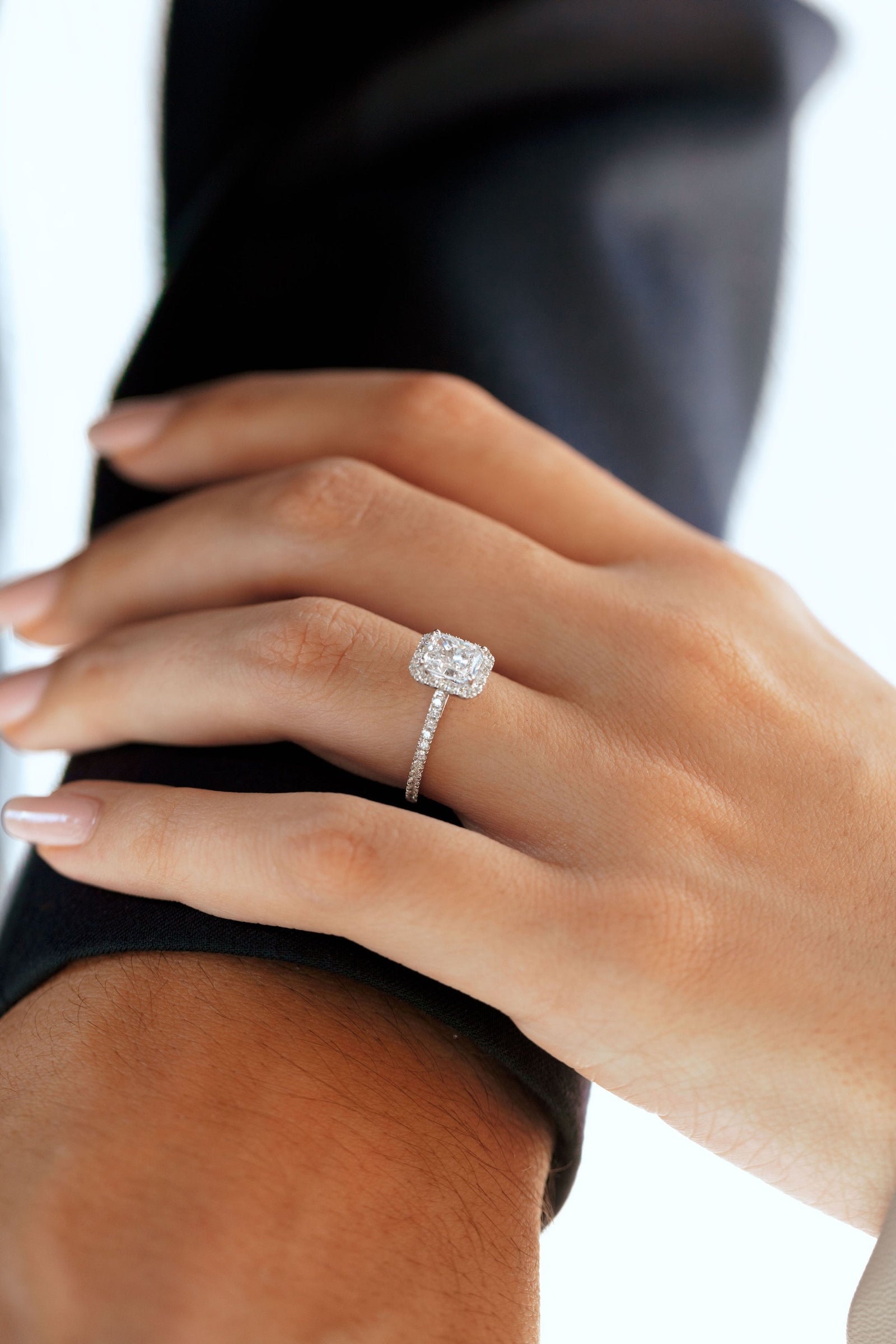 Solitaire radiant, halo pavé en or 18 carats - Maison Isor