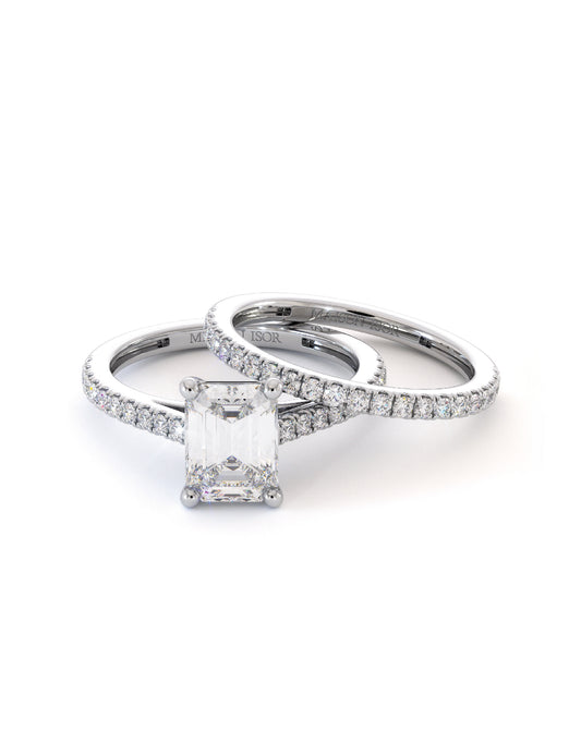 Duo de bagues de fiançailles et alliance en or blanc 18 carats, pierre centrale en taille émeraude