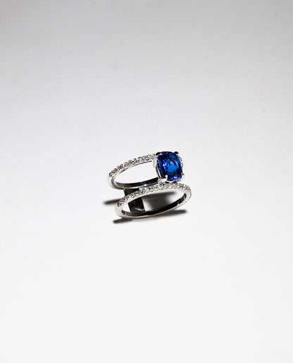 Packshot de la bague Gentiane en saphir bleu et diamants