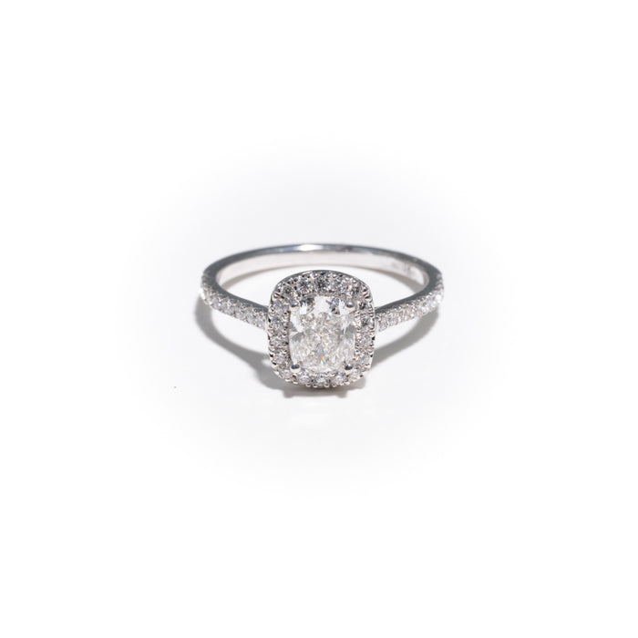 Bague halo en or blanc, diamant taille coussin allongé de 1,01 carat