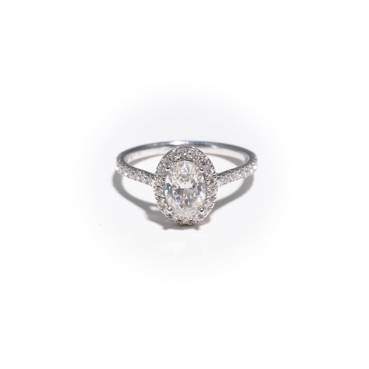 Bague halo en or blanc, diamant taille ovale de 1,01 carat