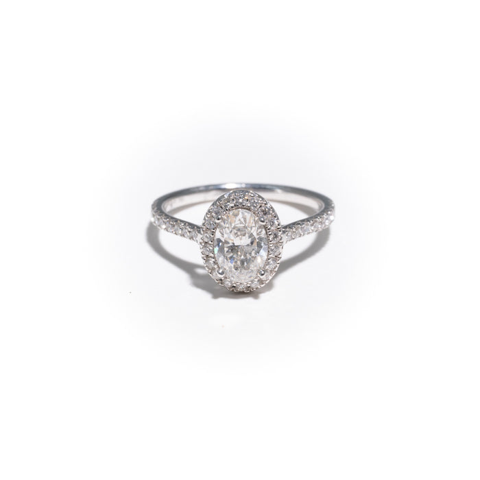 Bague halo en or blanc, diamant taille ovale de 1,01 carat