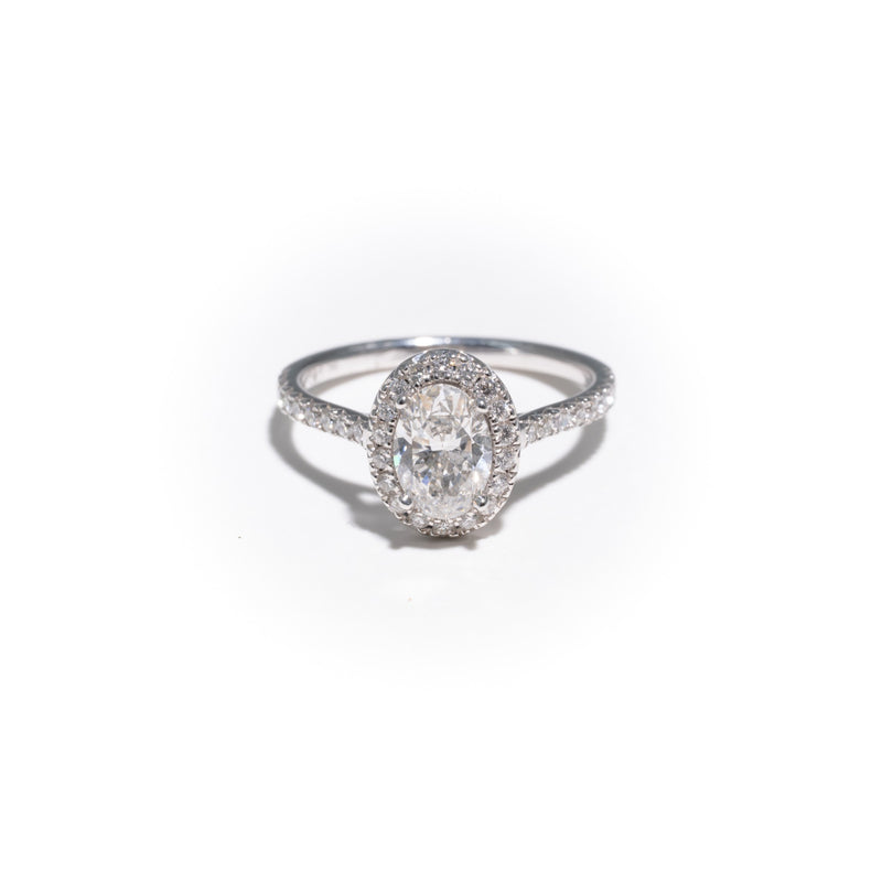 Bague halo en or blanc, diamant taille ovale de 1,01 carat