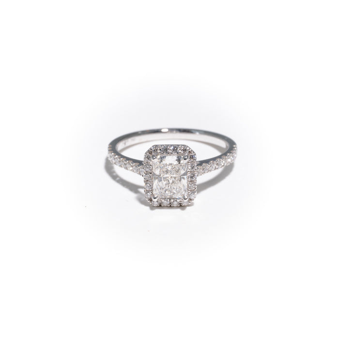 Bague halo en or blanc, diamant taille radiant de 1,01 carat