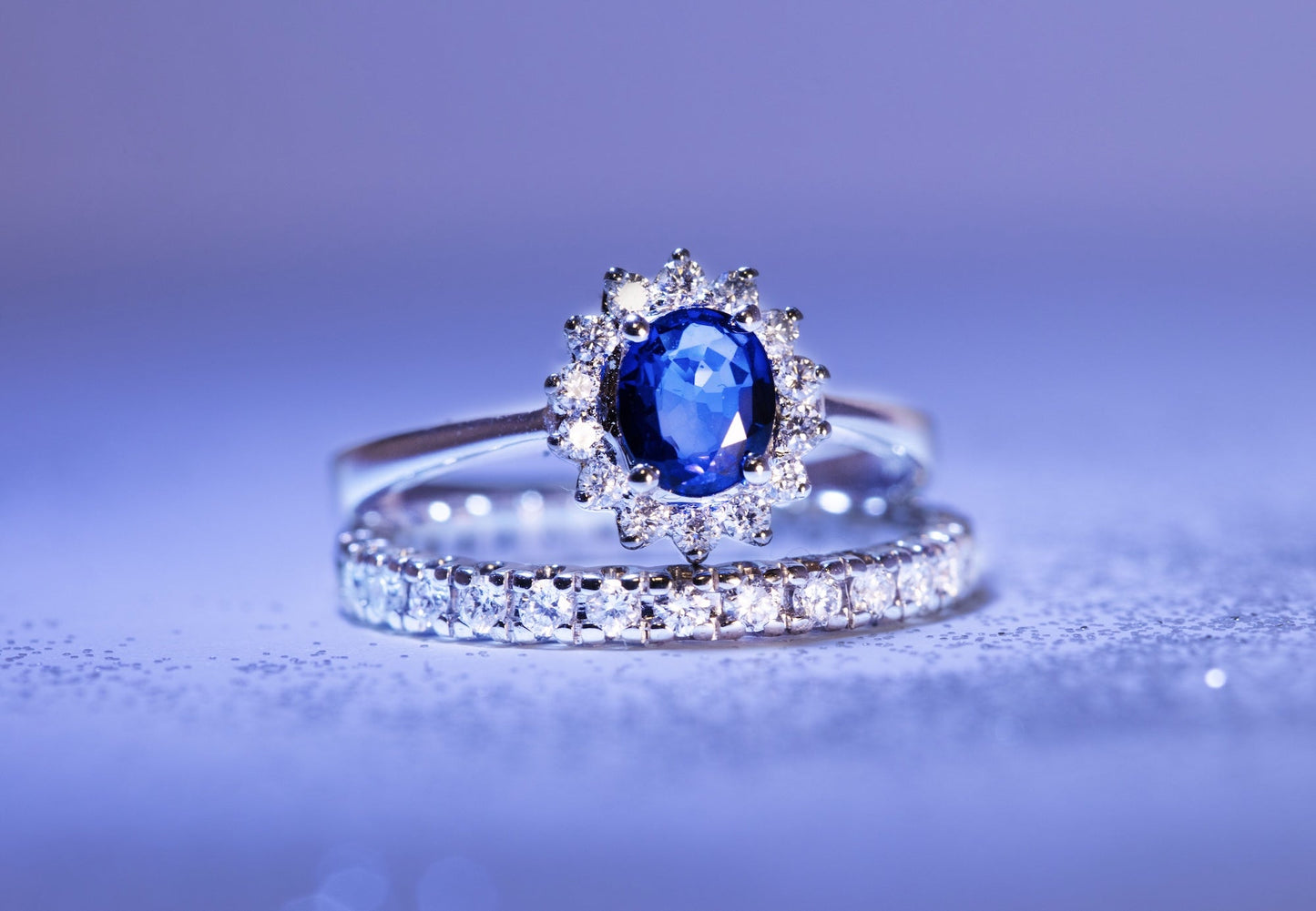 Bague saphir bleu halo floral — bague sur-mesure Maison Isor