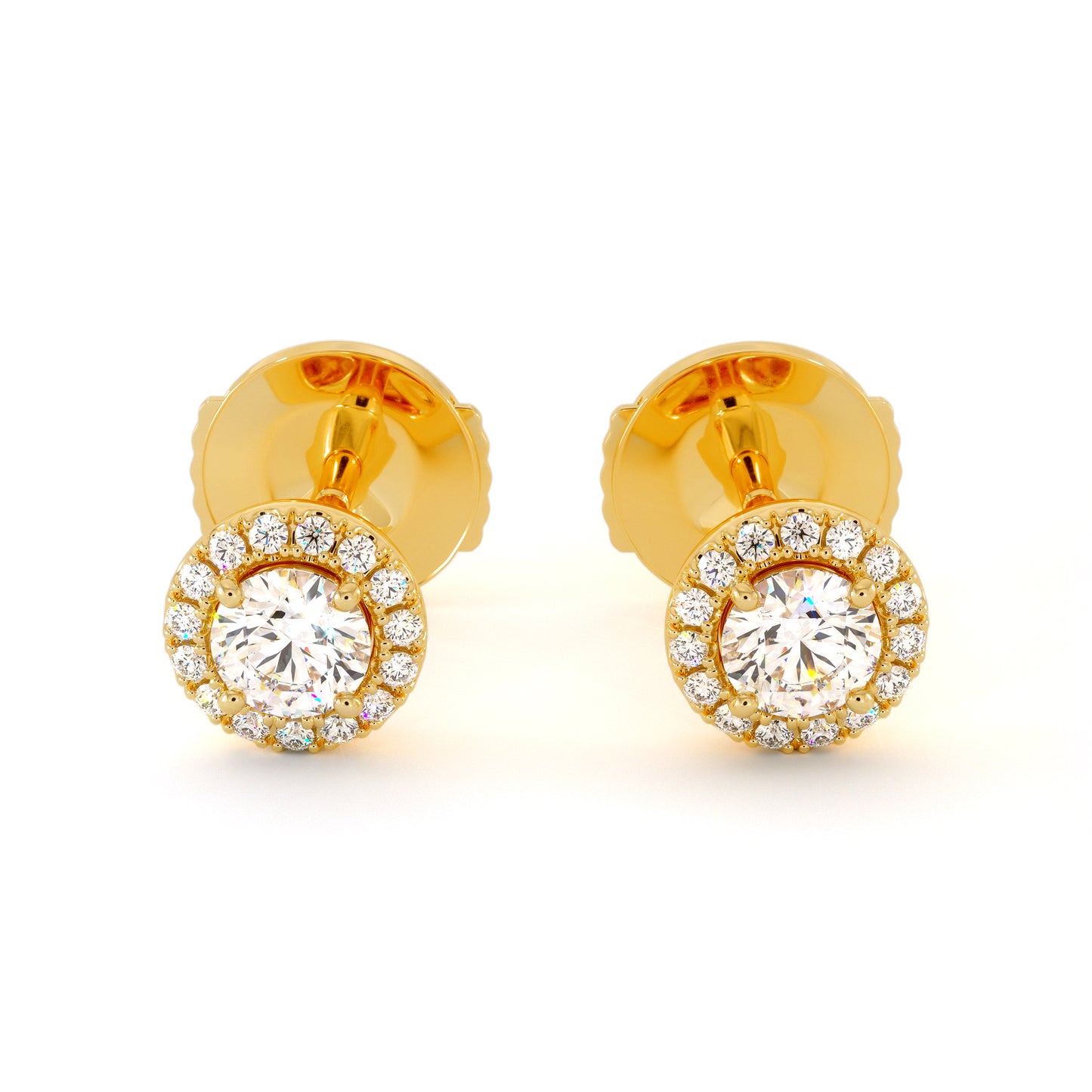 Photo packshot des boucles d'oreilles Orion en diamants naturels et or jaune, forme ronde avec halo.
