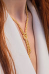 Parure Amina, photo porté du collier maille en or 18 carats